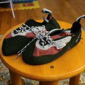 Five Ten Dragon men's size US 10.5. Climbing shoes